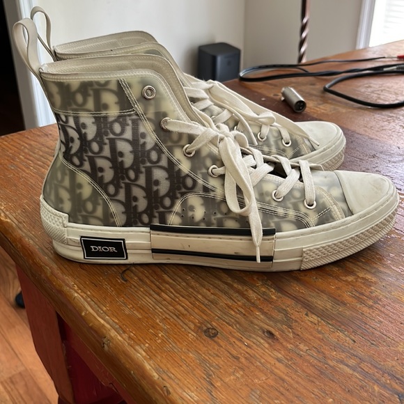 Used (doesn’t come with box) - Picture 3 of 5